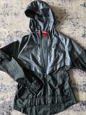 Nike Women's Black Two-Tone Windbreaker Hooded Jacket